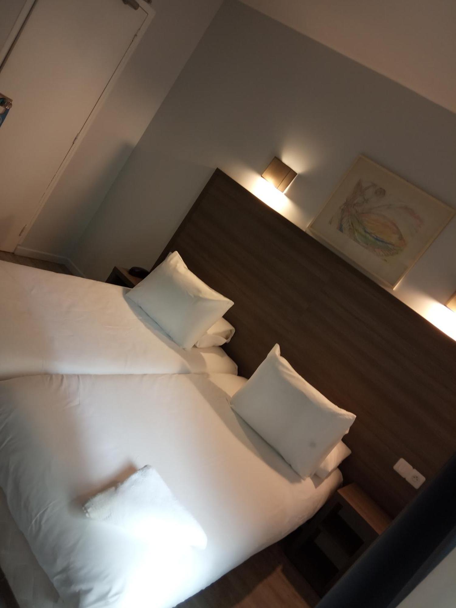 Hotel Du Globe 18 París Habitación foto