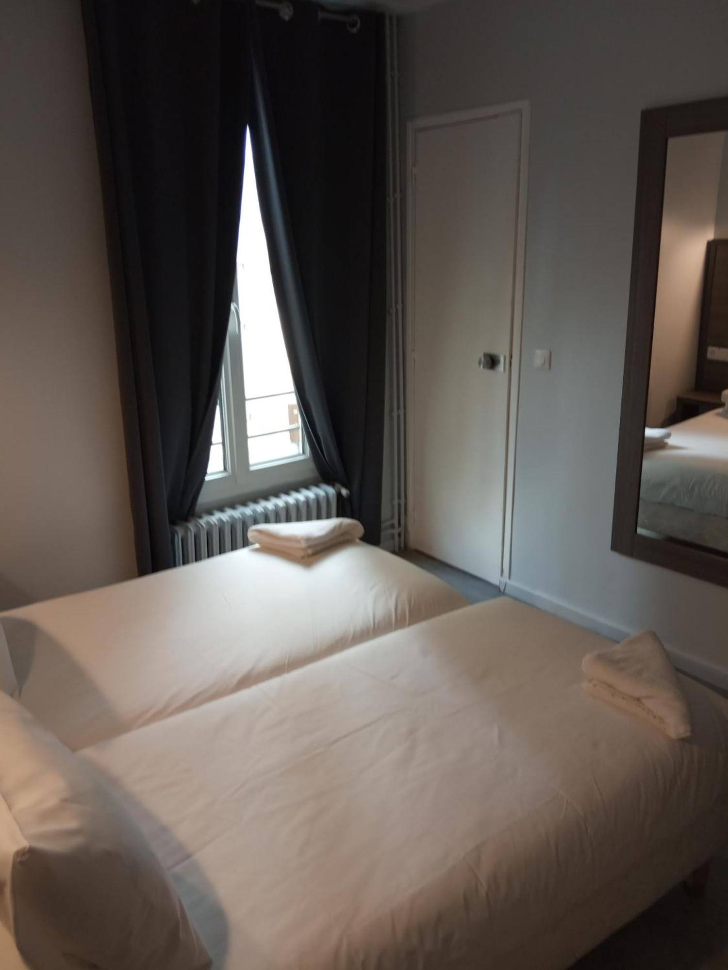 Hotel Du Globe 18 París Habitación foto